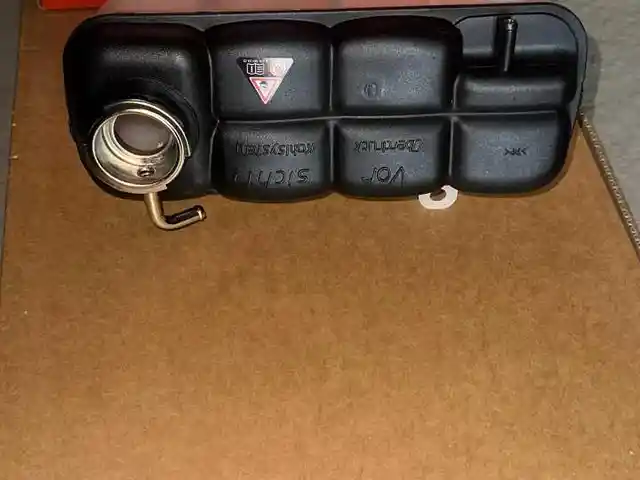 Расширительный бачок Mercedes Benz W202, Душанбе