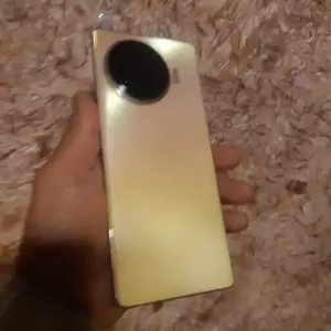 Tecno Spark 20 pro, Исфара