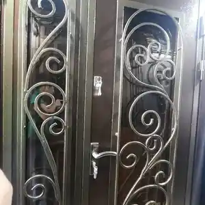 Стеклянная дверь, Душанбе