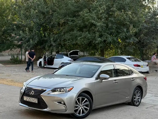 Lexus ES series