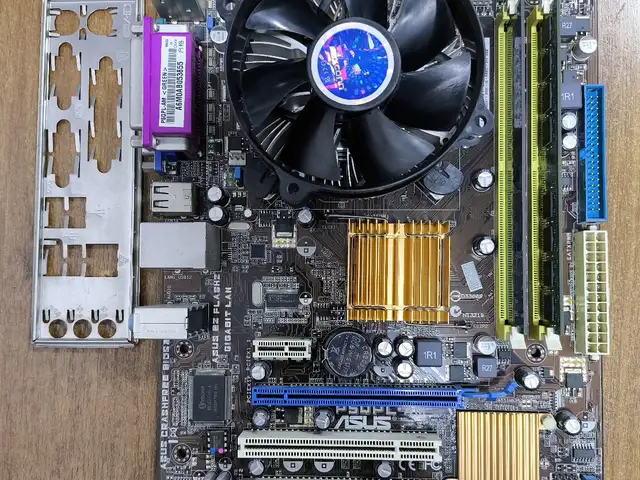 Материнская плата Asus P5QPL-AM/intel Dual Core E5700 3.0GHz/DDR2 2GB, Душанбе
