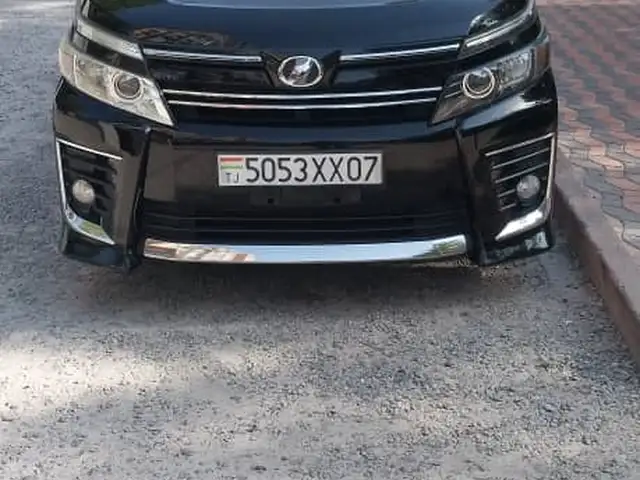 Минивэн Toyota Voxy, 2014, Душанбе