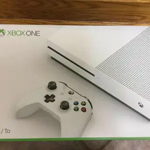 Игровая приставка Microsoft Xbox One S 512 gb дисковод, Хуҷанд
