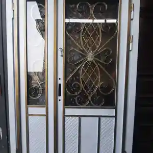 Стеклянная дверь, Душанбе