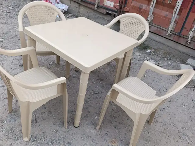 Стол и стулья, Душанбе
