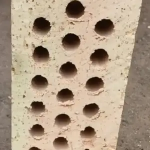 Хишти Пухта, Исфара