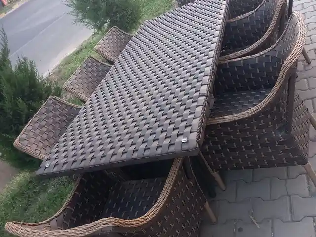Плетеный стол с стульями, Душанбе