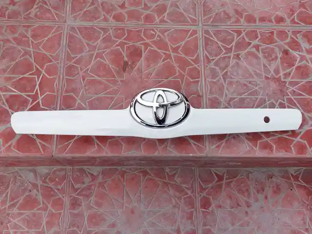 Накладка на багажник Toyota camry 2, Душанбе