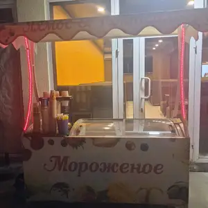 Будка барои фуруши яхмос, Душанбе