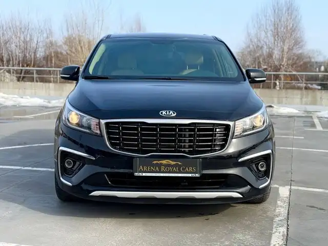 Плафон Kia Carnival, Худжанд