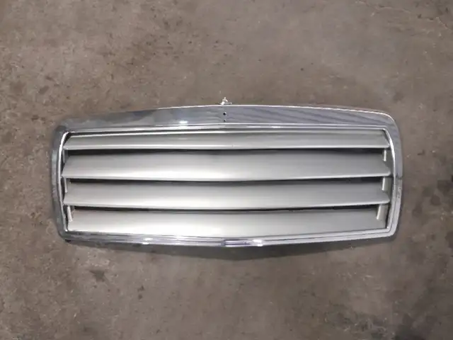 Решетка радиатора Mercedes Benz W201, Худжанд