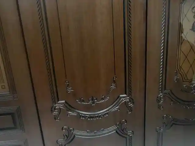 Дверь из шпона, Душанбе