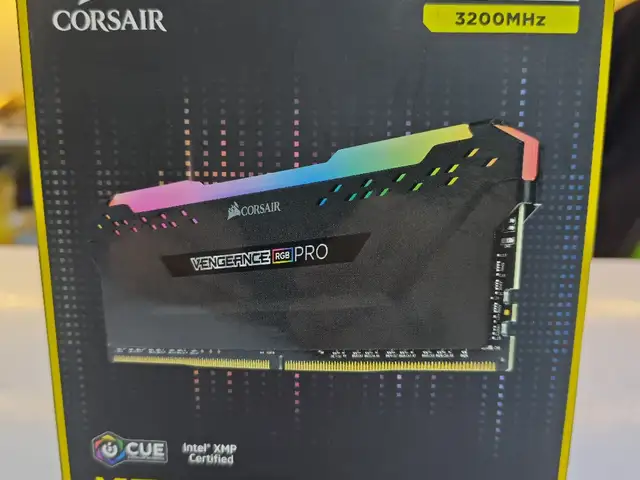 Модуль памяти Corsair Vengeance RGB Pro 16GB, Душанбе