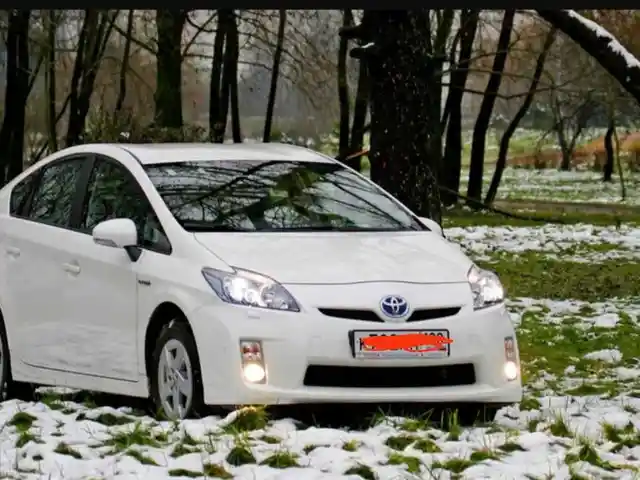 шишахои сафед барои Toyota Prius, Душанбе