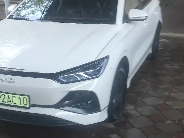 BYD E2