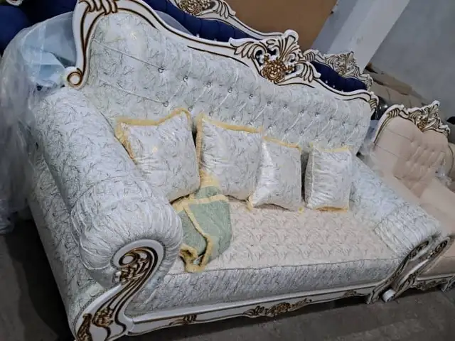 Королевскый диван, Душанбе