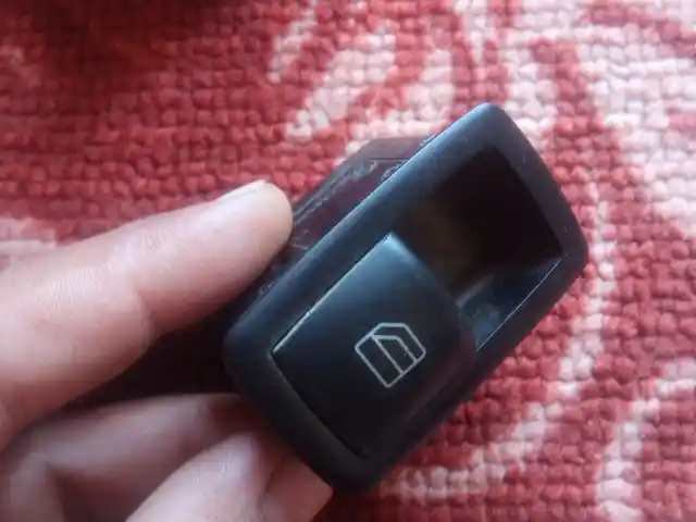Кнопка стеклоподъёмника Mercedes-Benz задний, Канибадам