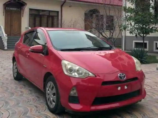 Лобовое стекло на Toyota Aqua, Душанбе