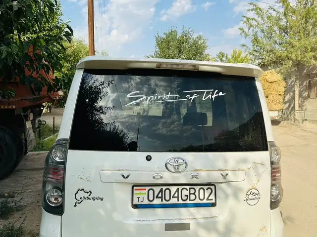 Минивэн Toyota Voxy, 2009, Исфара