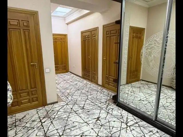 3-комн. квартира, 5 этаж, 130м², и.сомони, Душанбе