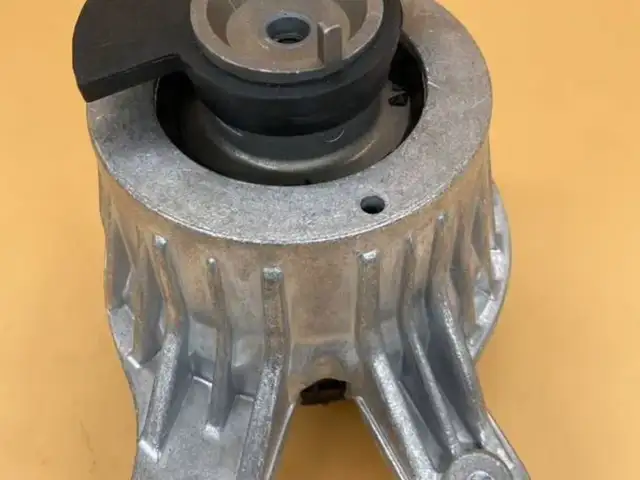 Подушка двигателя Mercedes W205 om651, Худжанд
