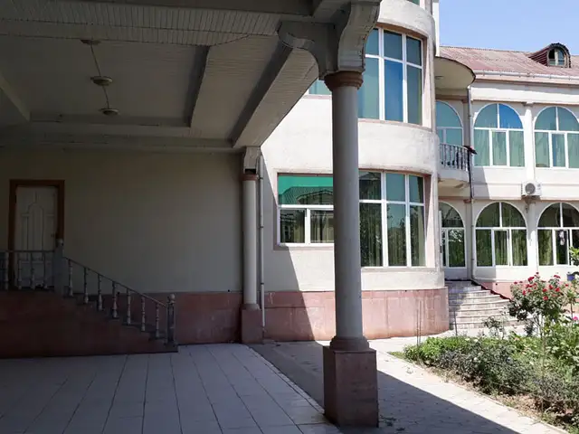 3-этажный, 21 комнатный дом, 1500 м², Зелёный Базар, Душанбе