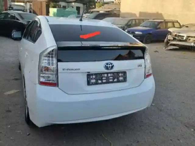 Заднее стекло на Toyota Prius 2009-2015, Душанбе