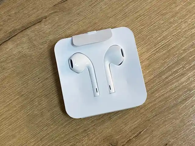 Беспроводные наушники Apple, Худжанд