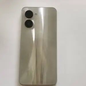 Realme C33, Вахдат