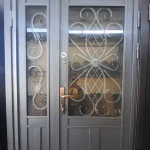Стеклянная дверь, Душанбе