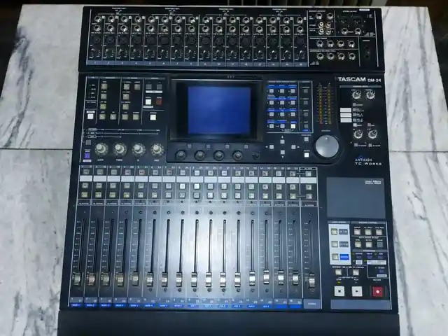 Микшерный пульт цифровой Tascam DM-24, Худжанд