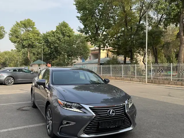 Lexus ES series