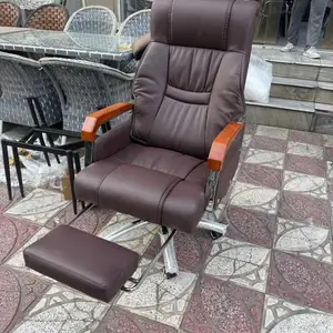Кресло барои Рохбар, Душанбе
