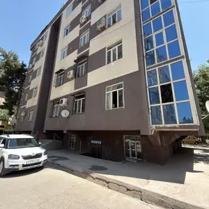 2-комн. квартира, Цокольный этаж, 55 м², 4мкр, Турсунзаде