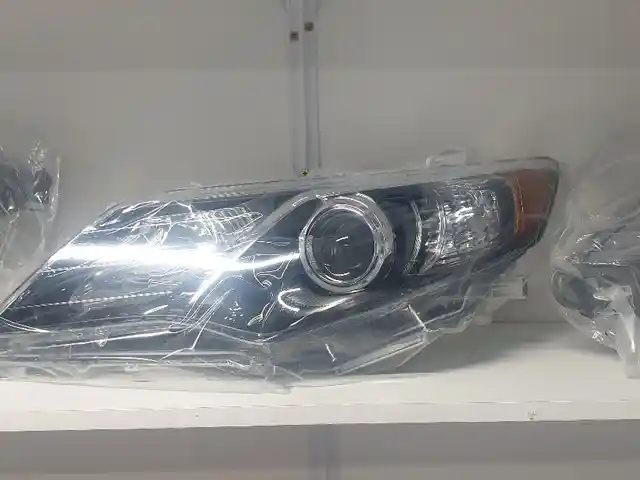 Передние фары SE на Toyota Camry 3, Душанбе
