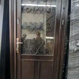 Стеклянная дверь, Душанбе