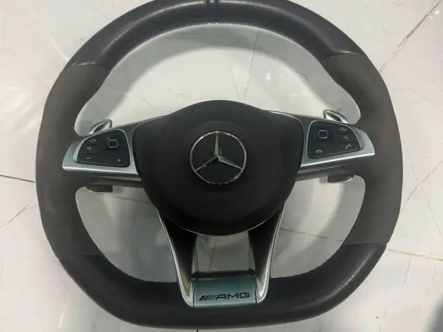 Руль AMG и детали центральной консоли Mercedes, Душанбе