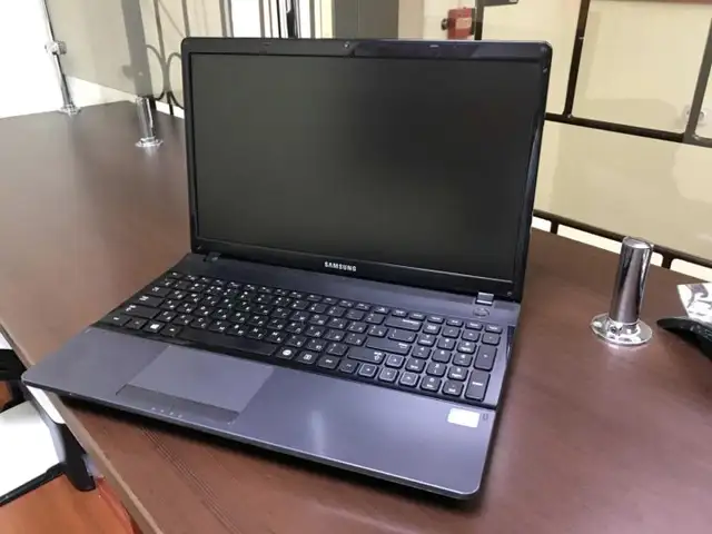 Ноутбук Samsung NP300E5E 15.6, Душанбе