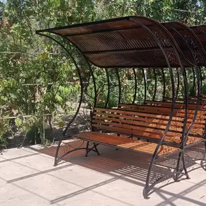 Скамейка с казирком, Бобоҷон Ғафуров