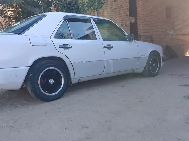 Mercedes-Benz W124