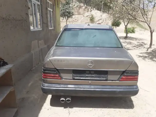 Mercedes-Benz W124