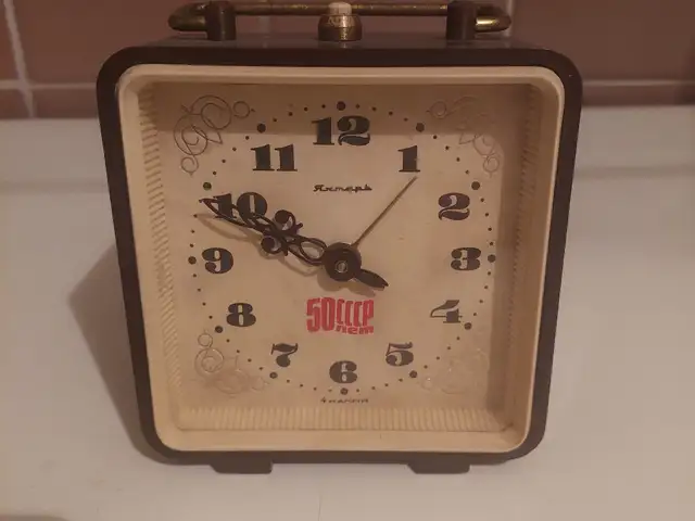 Винтажный советский настольный будильник, Душанбе