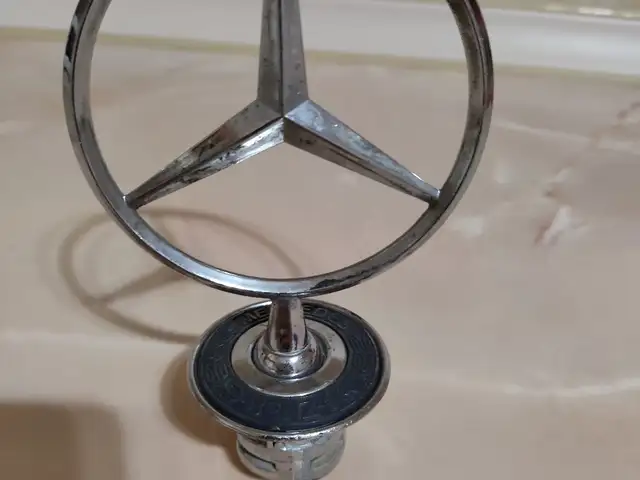 Знак для Mercedes-Benz, Худжанд