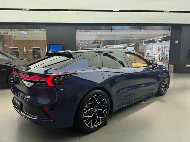 Zeekr 001