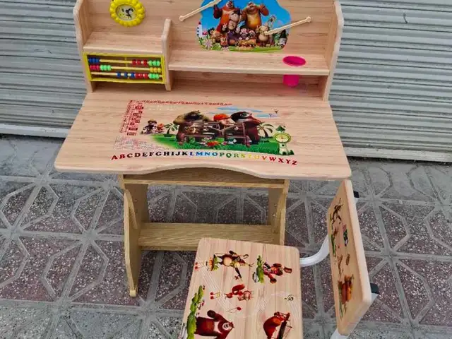 Детская парта и стул, Душанбе