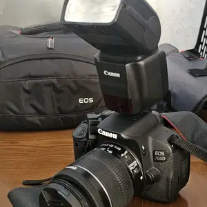 Камера Canon EOS 700D и аксессуары, Душанбе