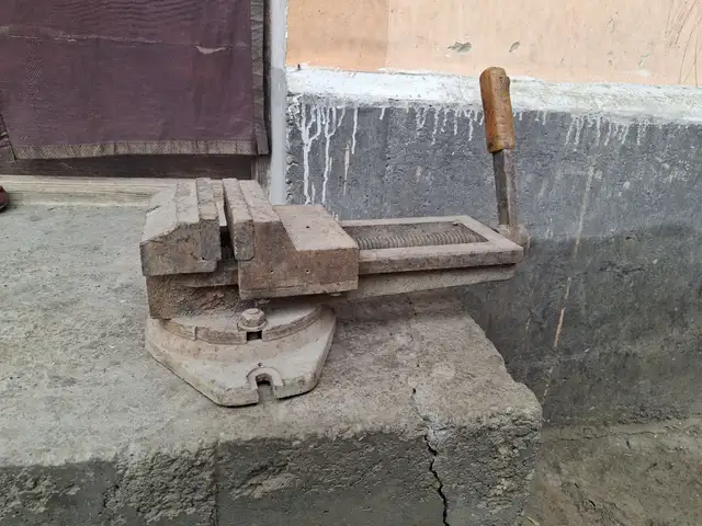 Тиски, Хуҷанд