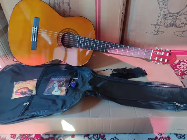 Классическая гитара Yamaha c40 с, Душанбе