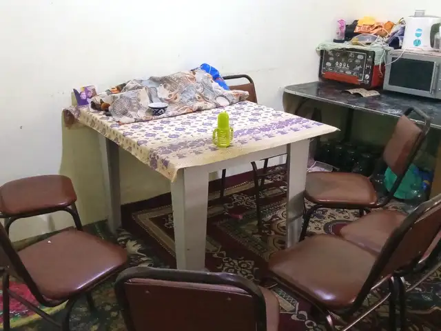 Стол и стулья, Канибадам