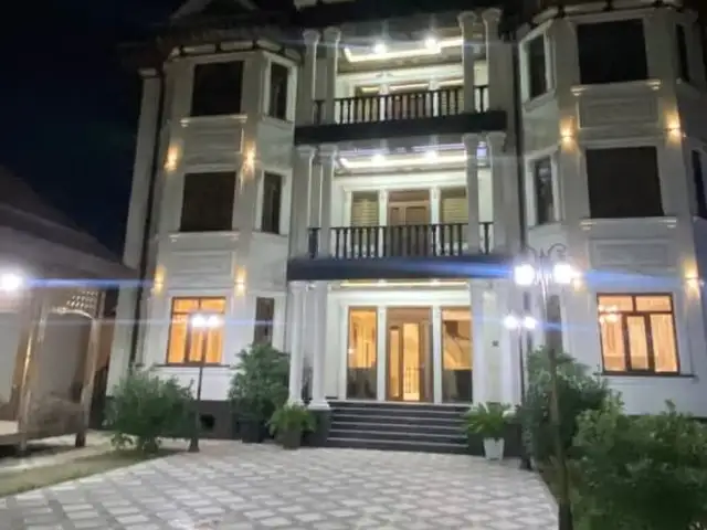 3-этажный, 10 комнатный дом, 1600 м², Шохмансур, Душанбе